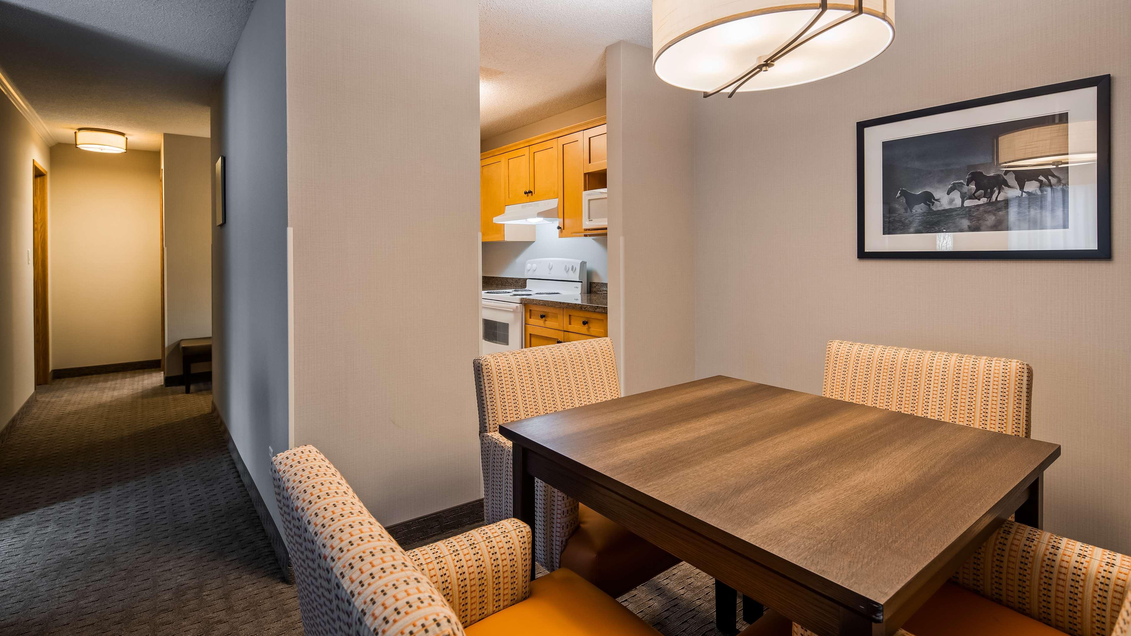 Best Western Plus Country Meadows Inn Aldergrove Exterior photo