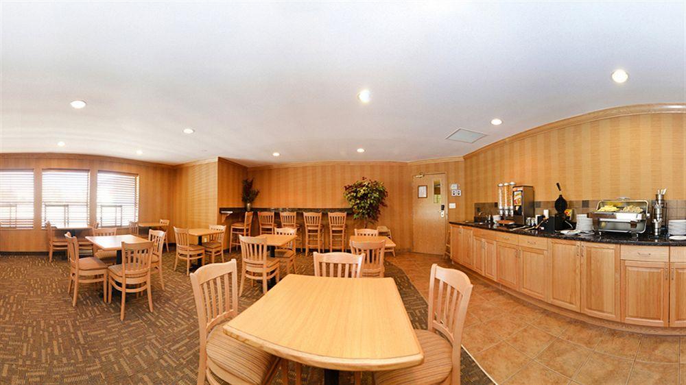 Best Western Plus Country Meadows Inn Aldergrove Exterior photo